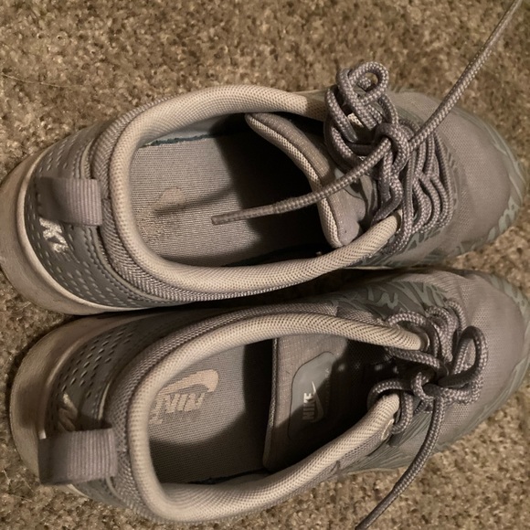 Nike Shoes 8.5 - Picture 4 of 8